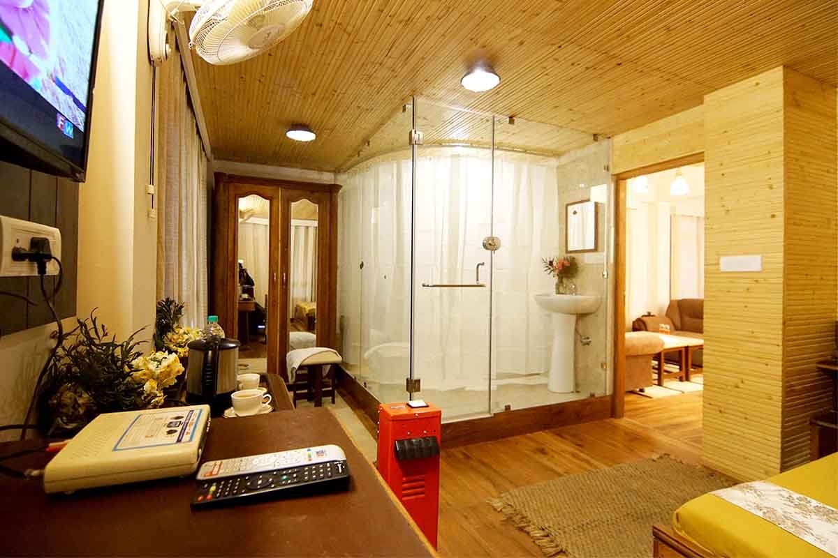 From the owners of Sojourn cottages and Sher-e-Punjab restaurants in Manali, Daddy's Manali is their new hotel.